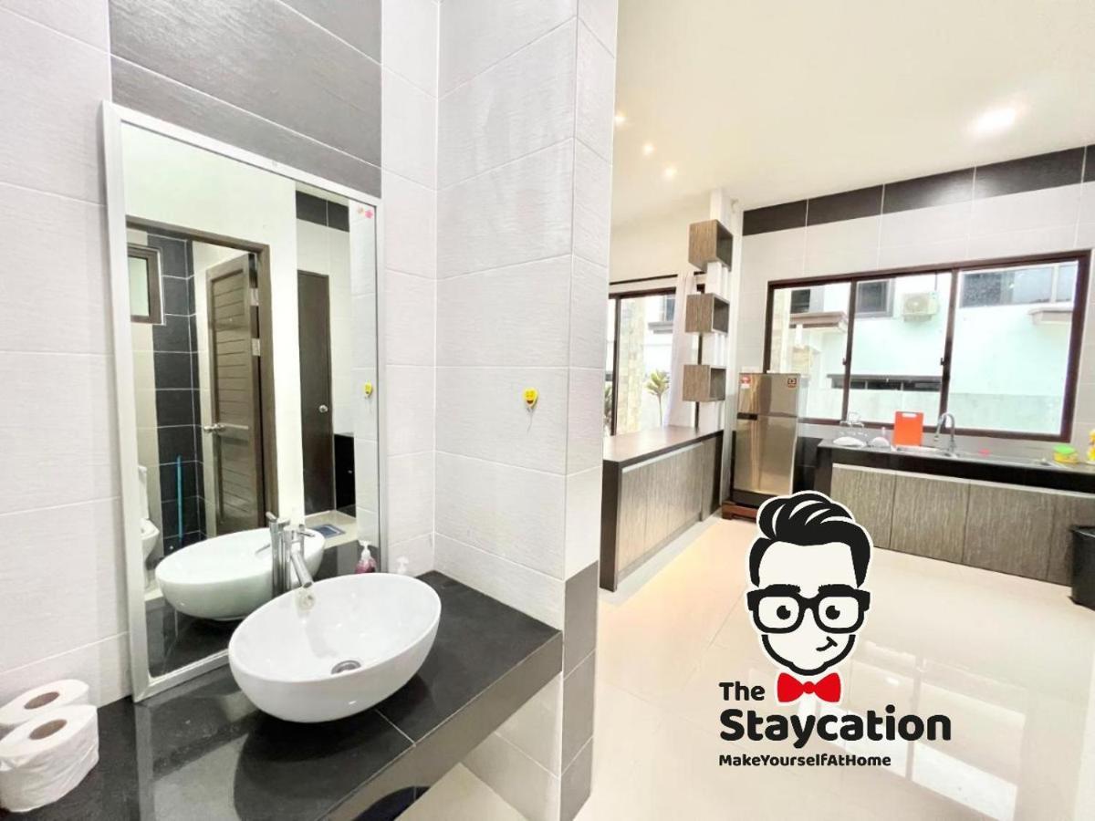 קוצ'ינג Staycation Homestay 4 Kota Samarahan D Gated House מראה חיצוני תמונה